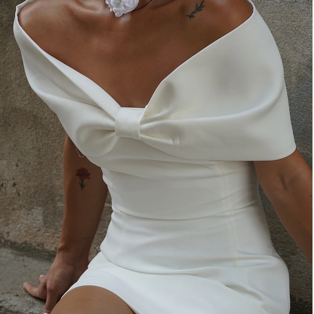 Meshki Strapless Off-Shoulder White Bow Dress